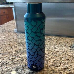 Gradient Blue and Green Insulated Water Bottle